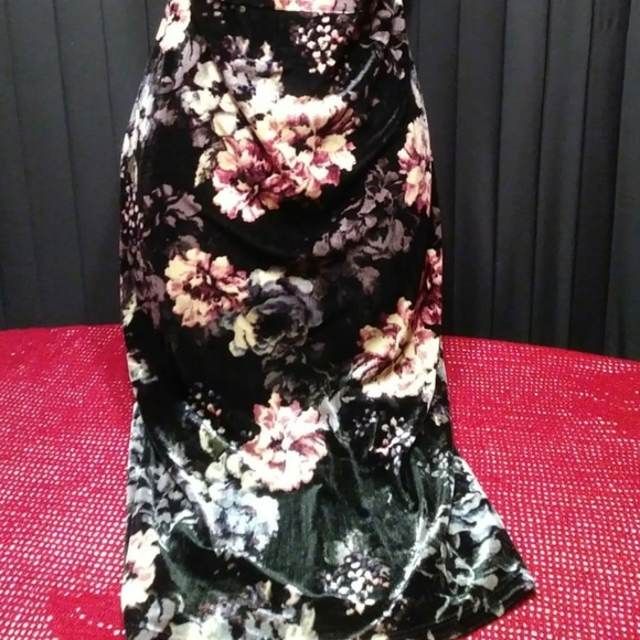 ✨PLUS SIZES VELVET FLORAL PRINT DRESS - Picture 5 of 5